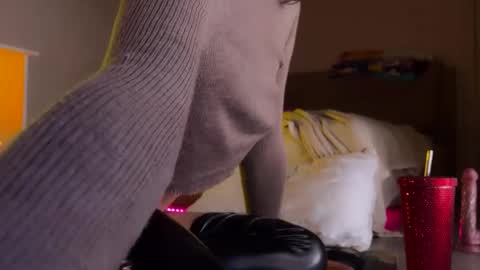 Snapshot of princess_euphoria chatting on October 15, 12:05 pm Kristina online show from October 15, 12:05 pm