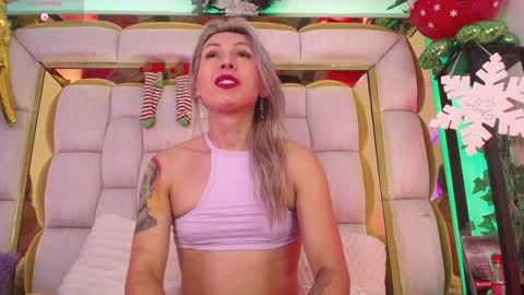 Snapshot of princess_helena_ chatting on December 23, 6:11 am princess helena online show from December 23, 6:11 am