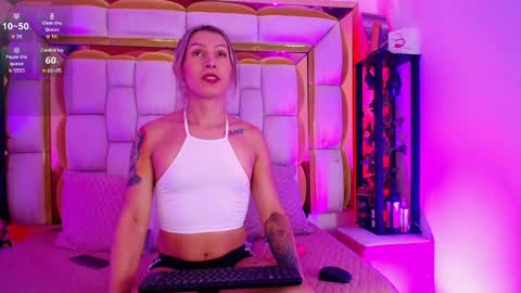 Snapshot of princess_helena_ chatting on January 29, 6:22 am princess helena online show from January 29, 6:22 am