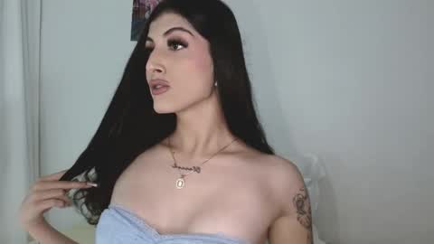 Snapshot of princess_ofyourdreams chatting on December 4, 8:50 pm Sophie online show from December 4, 8:50 pm