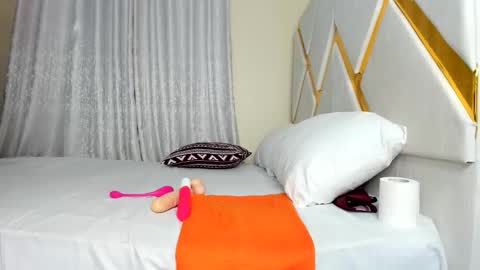 Snapshot of princess_princessa chatting on May 23, 1:59 pm princess_princessa online show from May 23, 1:59 pm