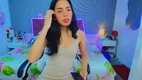 Snapshot of princess_skinny18 chatting on July 7, 5:50 pm princess_skinny18 online show from July 7, 5:50 pm