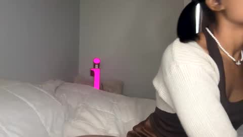 Snapshot of princessaleah chatting on December 6, 6:06 pm Princess Aleah online show from December 6, 6:06 pm