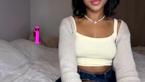 Snapshot of princessaleah chatting on December 13, 7:10 pm Princess Aleah online show from December 13, 7:10 pm