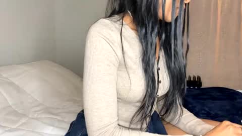 Snapshot of princessaleah chatting on February 25, 8:19 pm Princess Aleah online show from February 25, 8:19 pm