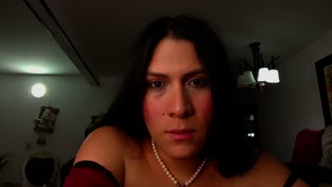 princessdaisy001 online show from June 18, 12:11 am