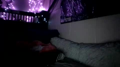 Snapshot of princesshollylove chatting on November 4, 4:55 am Holly love online show from November 4, 4:55 am