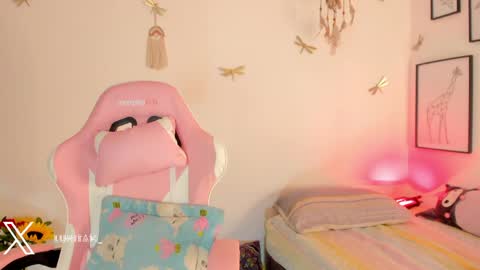 Snapshot of princessluna_14 chatting on May 29, 9:13 pm princessluna_14 online show from May 29, 9:13 pm