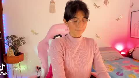 Snapshot of princessluna_14 chatting on June 25, 9:08 pm princessluna_14 online show from June 25, 9:08 pm