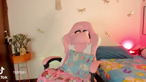 Snapshot of princessluna_14 chatting on July 15, 9:31 pm princessluna_14 online show from July 15, 9:31 pm