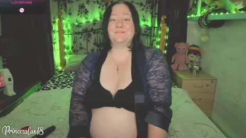 Snapshot of princesslux18 chatting on May 26, 6:59 pm Lux Alot Luxi online show from May 26, 6:59 pm