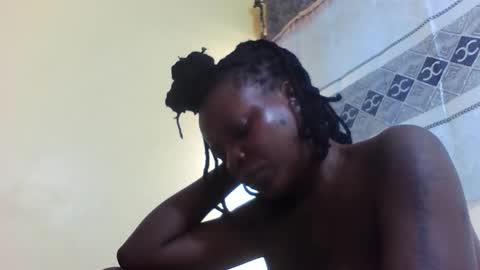 Snapshot of princessmiles2 chatting on May 3, 6:19 am phelly online show from May 3, 6:19 am