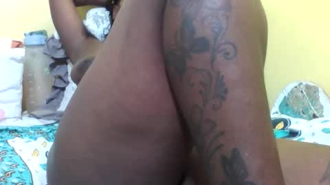 Snapshot of princessmiles2 chatting on June 9, 2:01 am phelly online show from June 9, 2:01 am