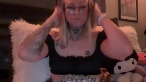 Snapshot of princessp94 chatting on December 16, 2:38 am princessp94 online show from December 16, 2:38 am