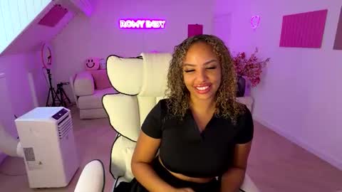 Snapshot of princessromyindy chatting on August 6, 12:29 pm princessromyindy online show from August 6, 12:29 pm