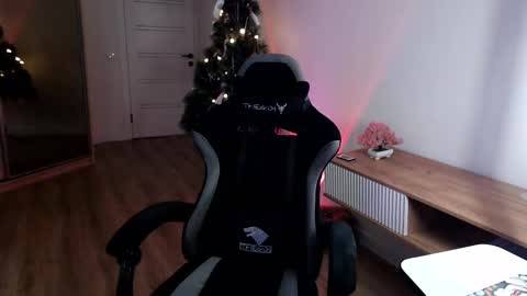 Snapshot of princessshy___ chatting on February 17, 7:10 pm 18 y.o online show from February 17, 7:10 pm