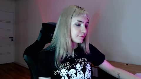 Snapshot of princessshy___ chatting on February 19, 7:38 pm 18 y.o online show from February 19, 7:38 pm