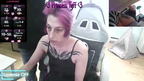 Snapshot of princesstyff chatting on March 15, 7:53 pm Tyff et Blast online show from March 15, 7:53 pm