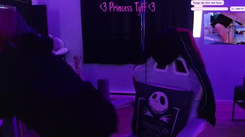 Snapshot of princesstyff chatting on April 23, 11:31 am Tyff et Blast online show from April 23, 11:31 am