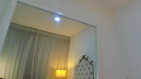 Snapshot of princsgirl_ chatting on February 21, 10:59 pm Marcela online show from February 21, 10:59 pm