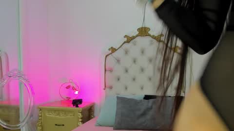 Snapshot of princsgirl_ chatting on February 23, 7:17 pm Marcela online show from February 23, 7:17 pm