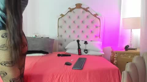 Snapshot of princsgirl_ chatting on February 27, 7:47 pm Marcela online show from February 27, 7:47 pm