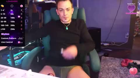 Snapshot of pris_brayden chatting on December 15, 9:35 am Pris Brayden online show from December 15, 9:35 am