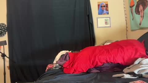 Snapshot of prism50 chatting on December 17, 12:27 am Prism online show from December 17, 12:27 am