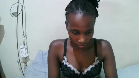 pritty_amber online show from April 28, 2:38 am