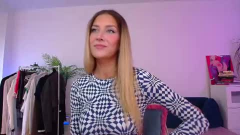 Snapshot of private_call chatting on July 9, 9:57 am Nansy online show from July 9, 9:57 am