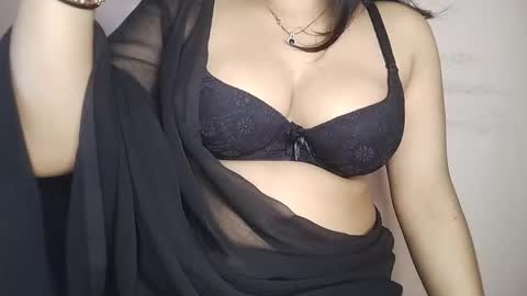 Snapshot of priyu_ chatting on November 8, 9:09 am priyu_ online show from November 8, 9:09 am