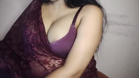 Snapshot of priyu_ chatting on November 17, 9:26 am priyu_ online show from November 17, 9:26 am