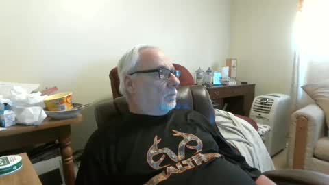 Snapshot of prlbob77 chatting on February 8, 6:11 pm prlbob77 online show from February 8, 6:11 pm