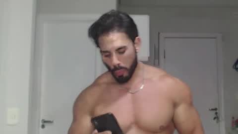 Snapshot of promuscles4u chatting on January 10, 1:07 am promuscles4u online show from January 10, 1:07 am