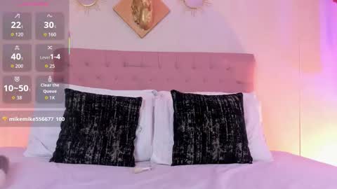 Snapshot of prretty_moon_ chatting on October 17, 12:19 pm Pretty Moon online show from October 17, 12:19 pm