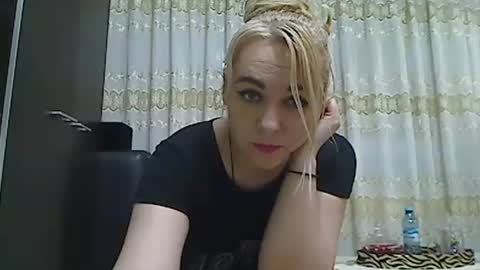 Snapshot of pryncess_sweety chatting on February 16, 6:32 pm Pryncess sweety online show from February 16, 6:32 pm