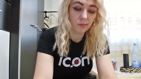 Snapshot of pryncess_sweety chatting on November 13, 8:35 am Pryncess sweety online show from November 13, 8:35 am