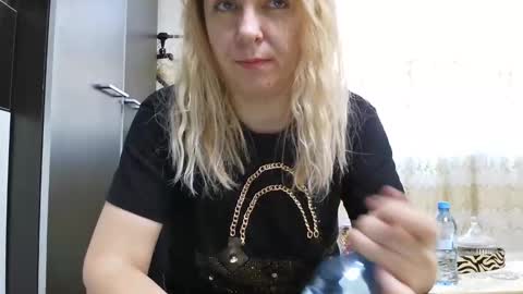 Snapshot of pryncess_sweety chatting on November 21, 9:08 am Pryncess sweety online show from November 21, 9:08 am