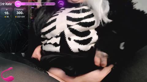 Snapshot of psychobitch69 chatting on December 29, 10:03 pm OlivePsy online show from December 29, 10:03 pm