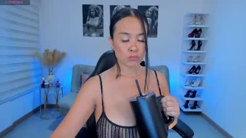 Pui Yeee  online show from July 24, 11:47 pm