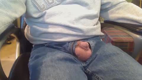 Snapshot of pulltoy1 chatting on December 8, 6:50 pm pulltoy1 online show from December 8, 6:50 pm