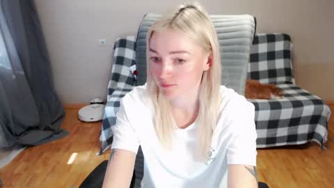Snapshot of puma_ma chatting on May 17, 6:11 am Polly online show from May 17, 6:11 am