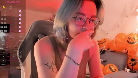 Snapshot of pumbazaebumba chatting on October 24, 7:38 am Alisa lack of vitamin D online show from October 24, 7:38 am