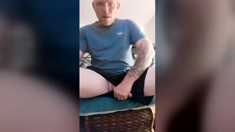 punkrockb1987 online show from June 15, 5:48 pm