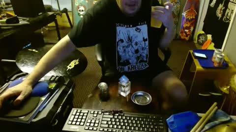 Snapshot of punkypapi chatting on March 7, 5:08 am Jojo online show from March 7, 5:08 am