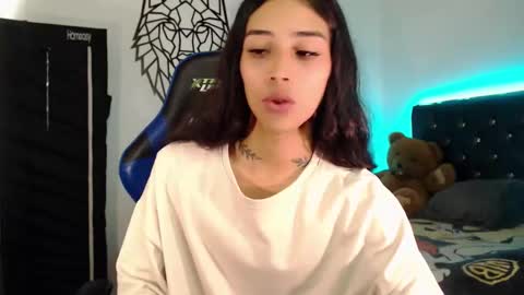 Snapshot of pupi_wolf chatting on November 6, 5:25 pm Cris online show from November 6, 5:25 pm