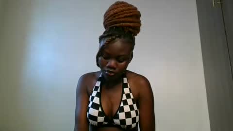 Snapshot of pure_queen1 chatting on July 31, 11:53 am pure_queen1 online show from July 31, 11:53 am