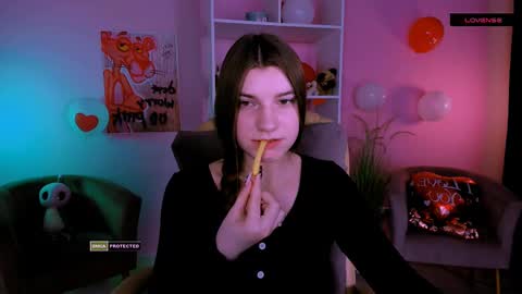 Snapshot of pure_radiance chatting on February 24, 12:37 pm Ask me3 online show from February 24, 12:37 pm