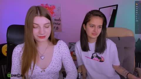 Snapshot of pure_radiance chatting on October 6, 12:35 pm Ask me3 online show from October 6, 12:35 pm