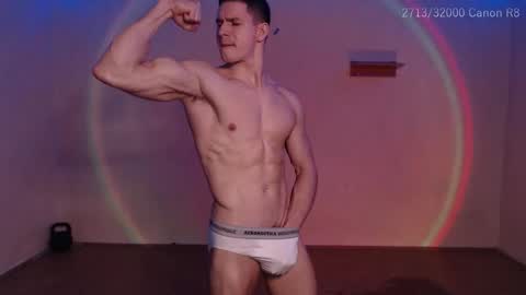 Snapshot of puremenshape chatting on January 16, 5:44 am puremenshape online show from January 16, 5:44 am